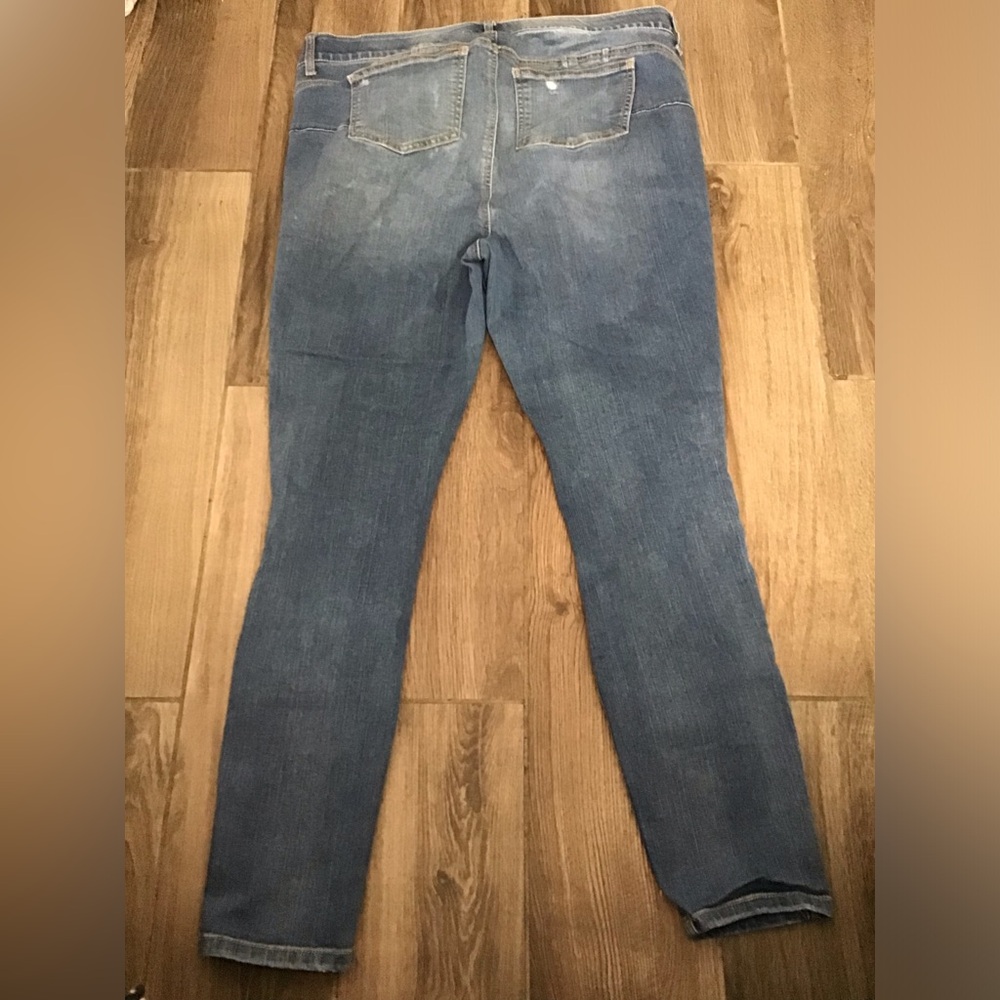 Torrid premium distressed Blue bombshell skinny jeans. Size 18R - Picture 3 of 8